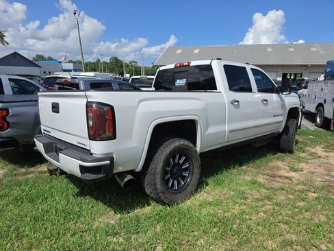 Used 2019 GMC Sierra 2500 Denali w/ Duramax Plus Package AWD/4WD image 3