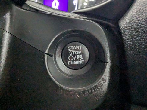 Used 2019 Jeep Renegade Latitude w/ Cold Weather Group AWD/4WD image 15