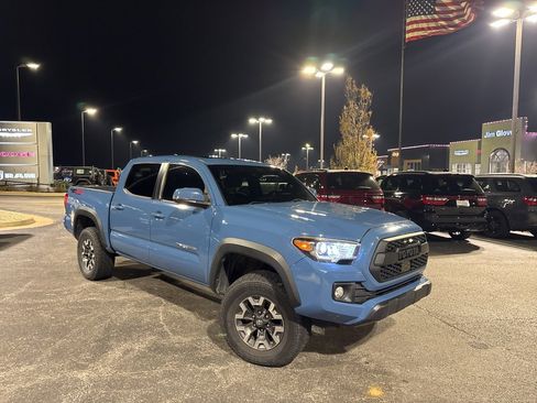 Used 2019 Toyota Tacoma TRD Off-Road image 8
