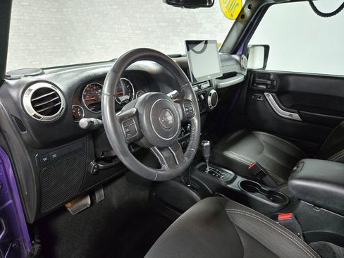 Used 2018 Jeep Wrangler Rubicon w/ Power Convenience Group image 12