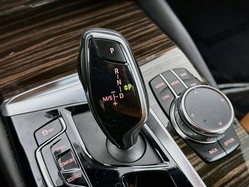 Used 2023 BMW 530i w/ Convenience Package RWD image 20
