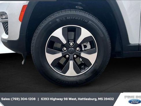 Used 2023 Jeep Grand Cherokee 4WD 4xe image 7