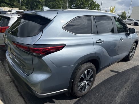 Used 2023 Toyota Highlander XLE FWD image 8