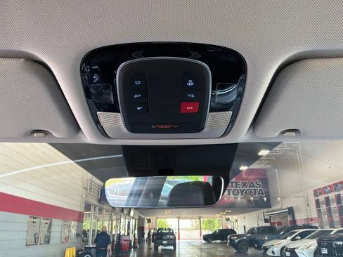 Used 2025 Hyundai Palisade SEL FWD image 17