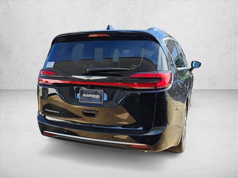 New 2026 Chrysler Pacifica Pinnacle FWD image 2