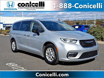 Used 2024 Chrysler Pacifica Touring-L