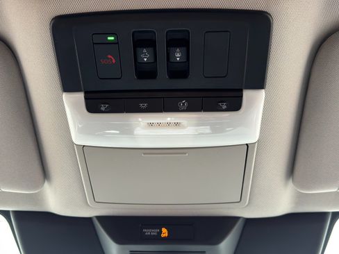 Used 2024 Nissan Pathfinder Platinum FWD image 34