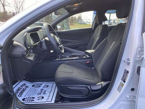 Certified 2025 Hyundai Elantra Sport image 12