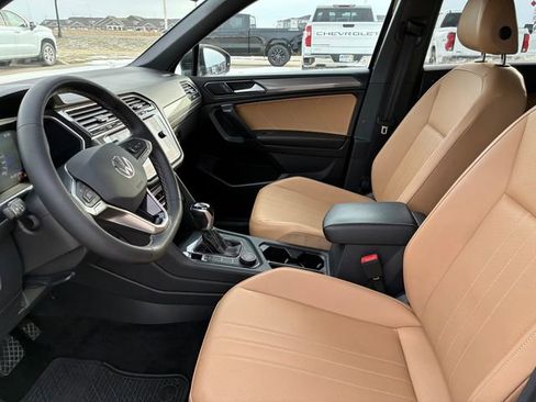 Used 2022 Volkswagen Tiguan SE image 11