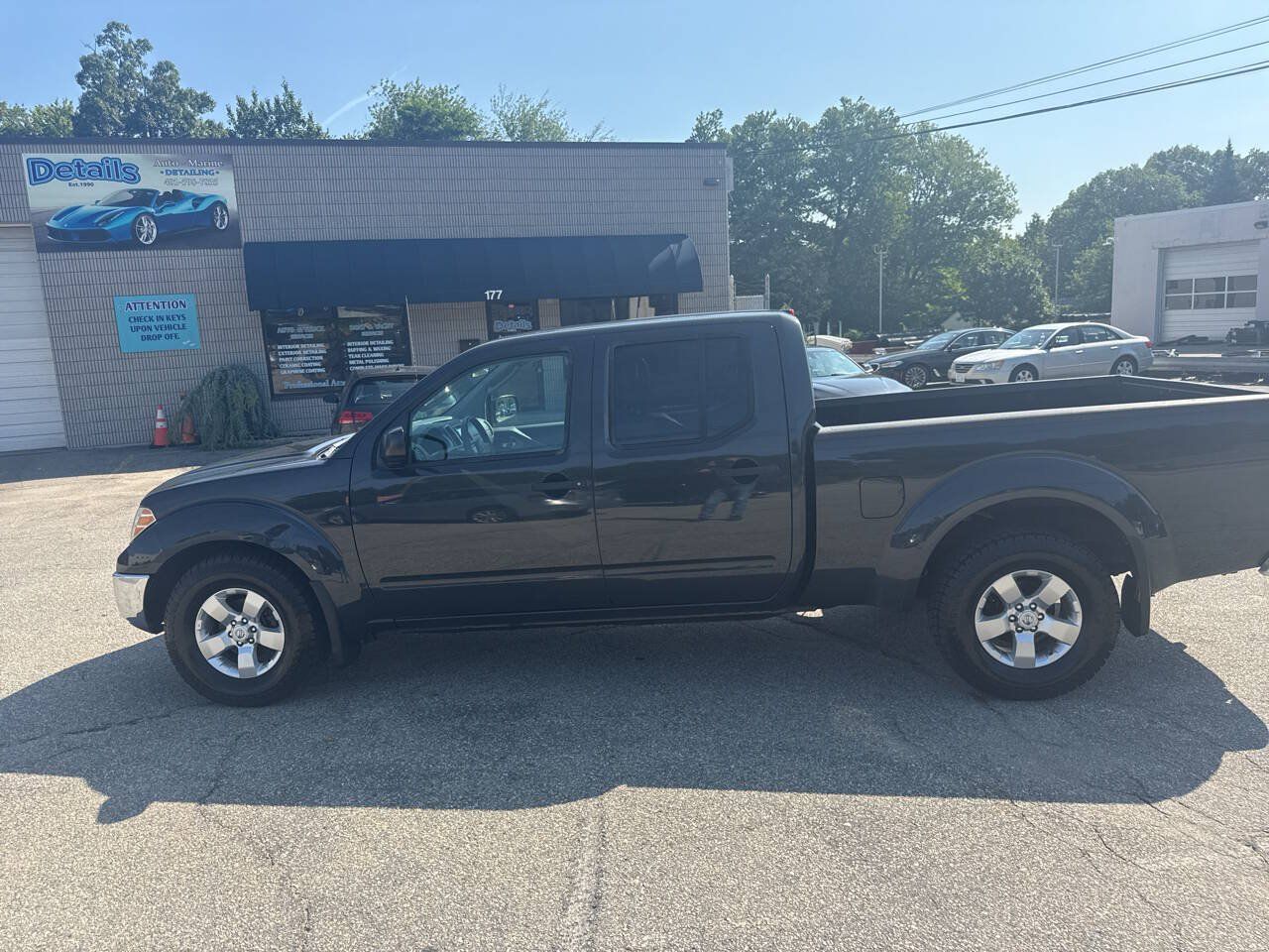 Used 2011 Nissan Frontier SV AWD/4WD image 1