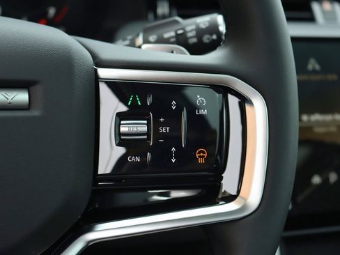 Used 2025 Land Rover Discovery Sport S image 19