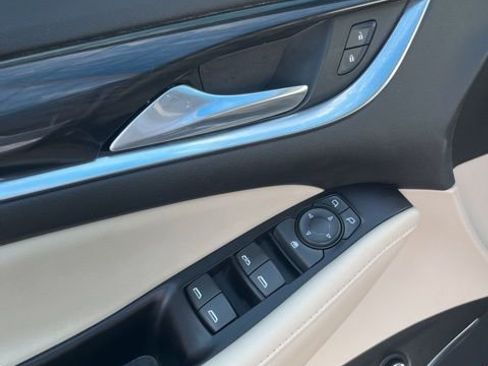 Used 2019 Buick Enclave Essence FWD image 12