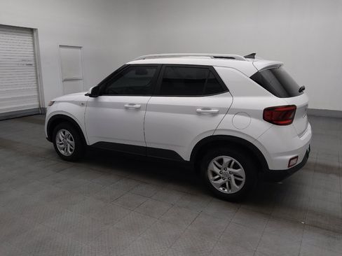 Used 2020 Hyundai Venue SEL FWD image 3