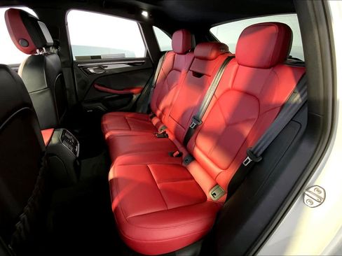 Used 2025 Porsche Macan image 24