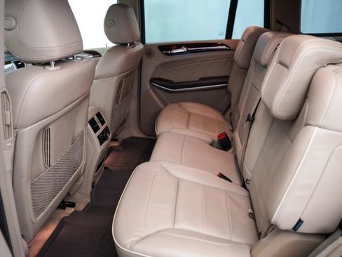 Used 2013 Mercedes-Benz GL 450 4MATIC image 24