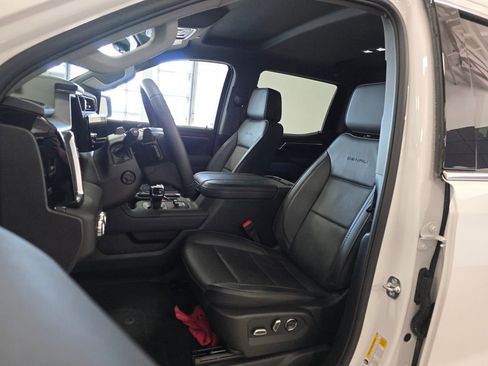 Used 2025 GMC Sierra 1500 Denali w/ Technology Package image 9