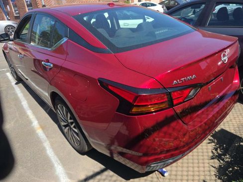 Used 2024 Nissan Altima 2.5 SV FWD image 3