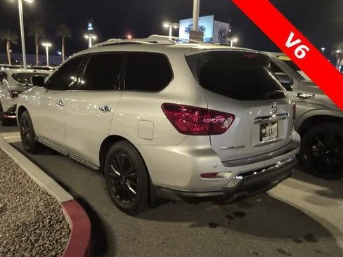 Used 2018 Nissan Pathfinder SL image 7