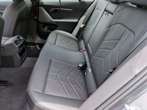 Used 2026 BMW 530i RWD image 36