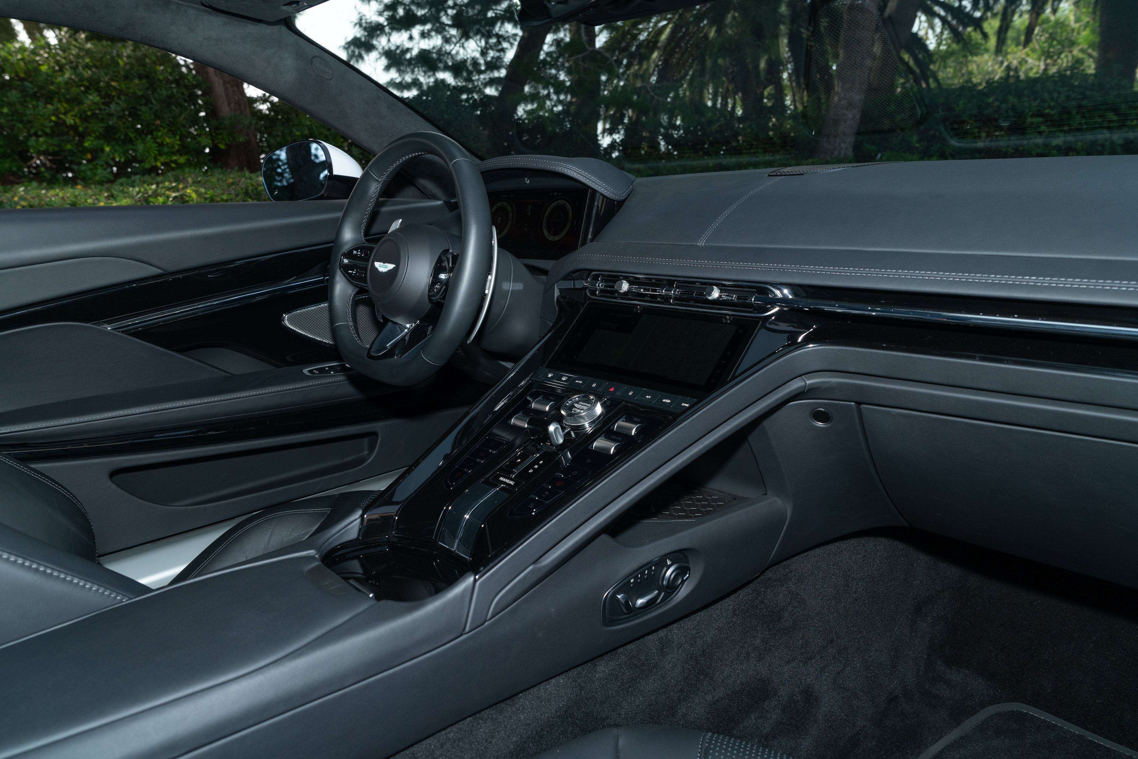 Used 2024 Aston Martin DB12 Coupe RWD image 15