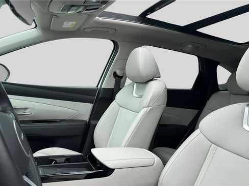Used 2025 Hyundai Tucson Limited FWD image 17