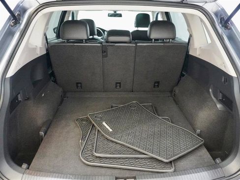 Used 2019 Volkswagen Tiguan SE image 33