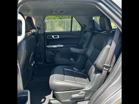 Used 2021 Ford Explorer XLT w/ Equipment Group 202A RWD image 4
