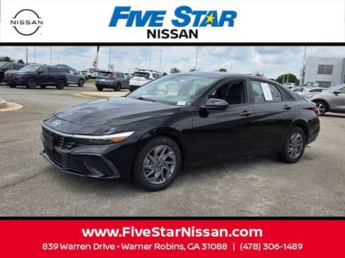 Used 2024 Hyundai Elantra SEL FWD image 3