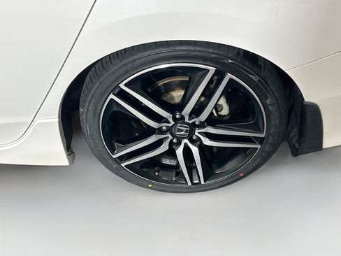 Used 2017 Honda Accord Sport image 11