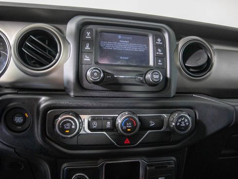 Used 2018 Jeep Wrangler Unlimited Sport image 25