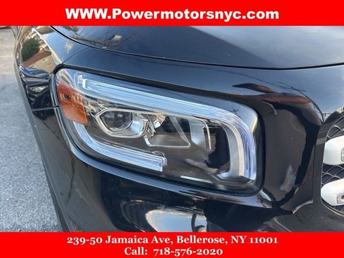 Used 2021 Mercedes-Benz GLB 250 4MATIC w/ Premium Package image 9