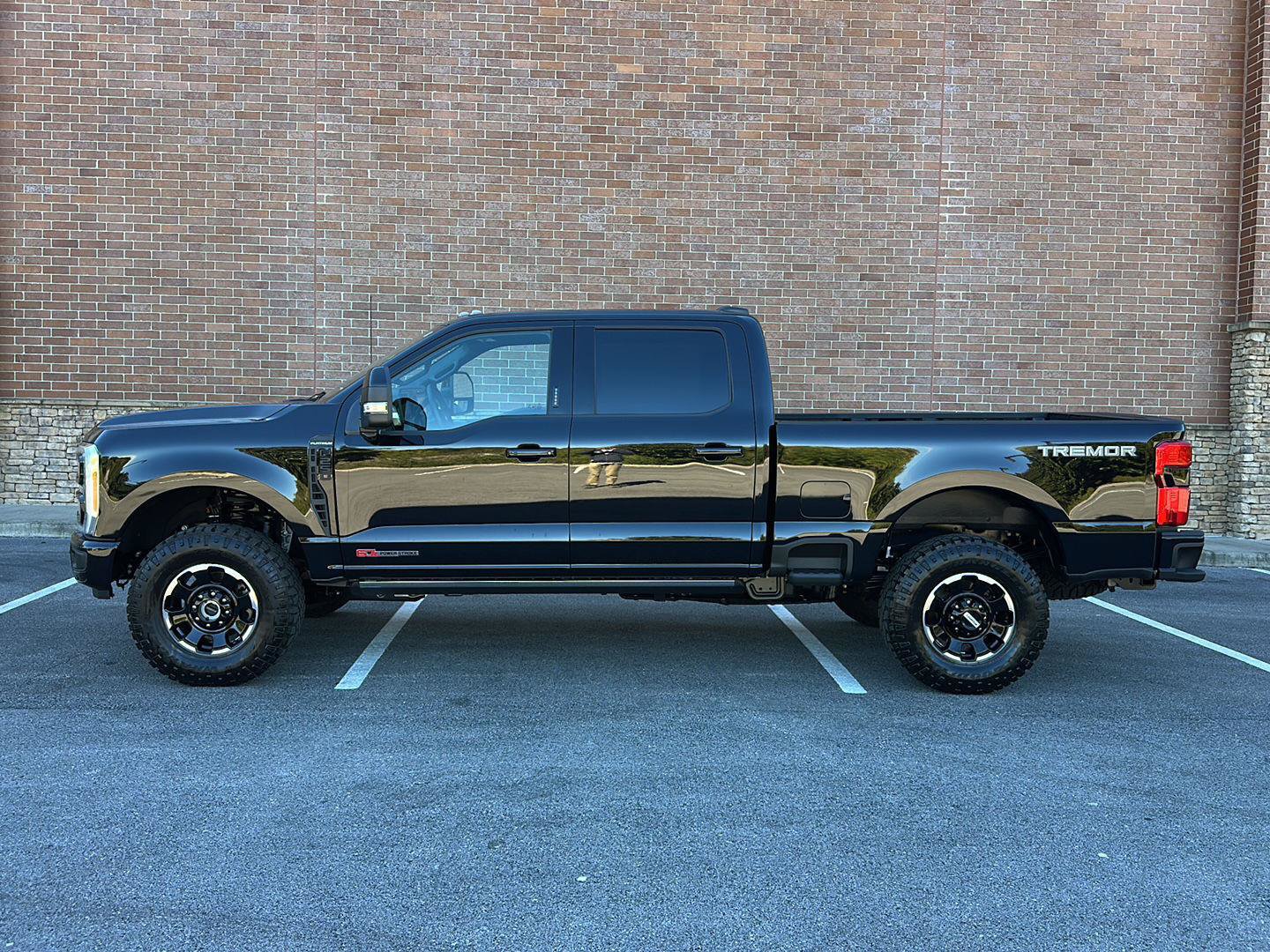 Used 2026 Ford F250 Platinum w/ Tremor Off-Road Package AWD/4WD image 2