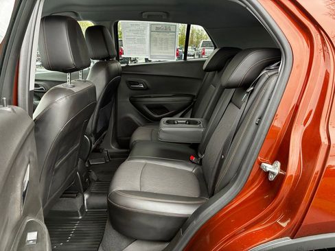 Used 2019 Chevrolet Trax LT w/ LT Convenience Package FWD image 34