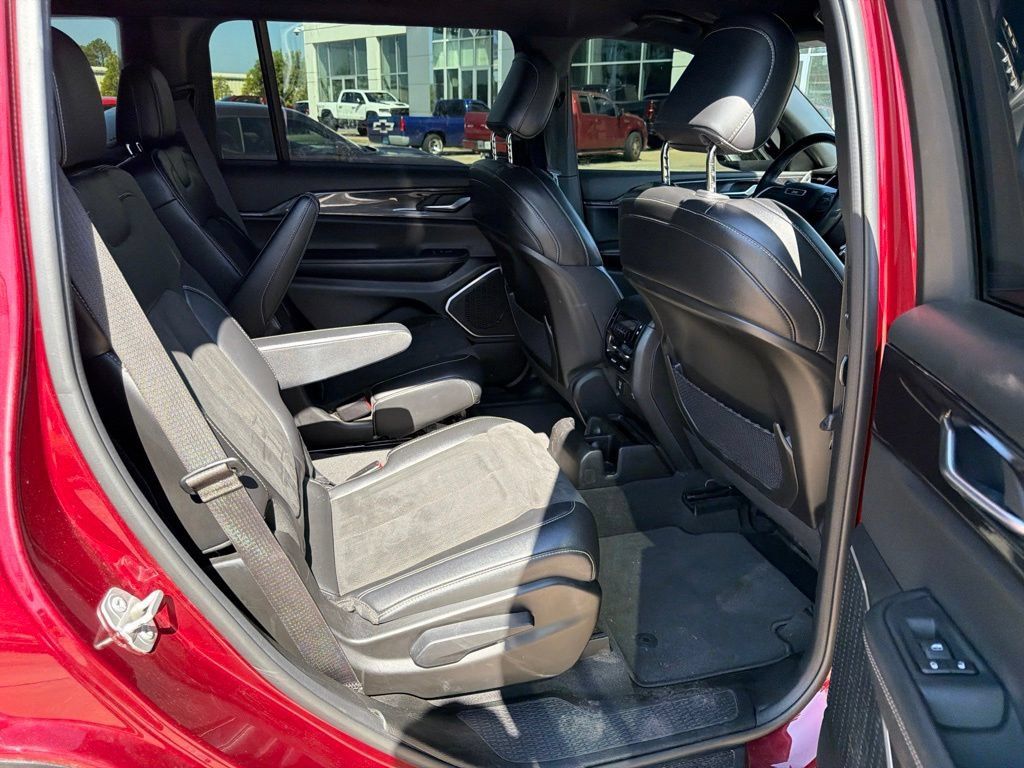 Used 2022 Jeep Grand Cherokee L Laredo RWD image 23