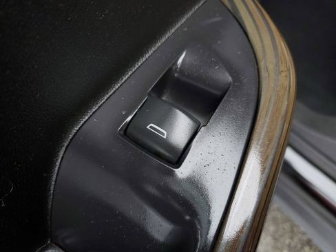 Used 2022 GMC Acadia SLE image 15