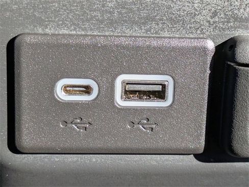 Used 2021 Chevrolet Silverado 1500 Custom image 20