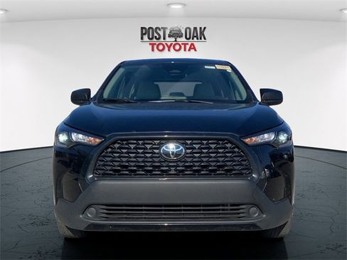 Used 2023 Toyota Corolla Cross L image 2