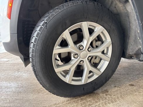 Used 2023 Jeep Grand Cherokee Limited image 35