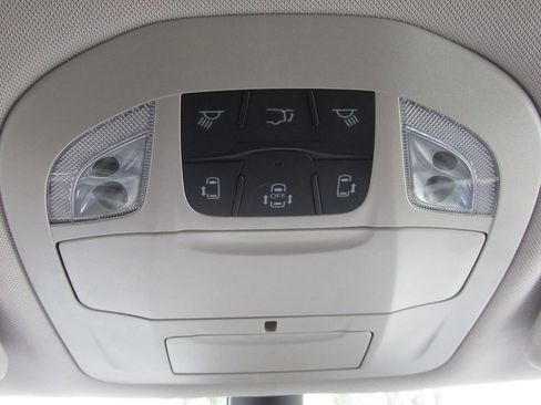 Used 2024 Chrysler Pacifica Touring-L FWD image 26