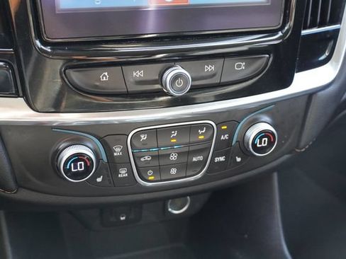 Used 2018 Chevrolet Traverse LT FWD image 29