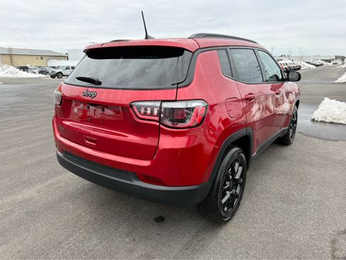 Used 2026 Jeep Compass Latitude image 8