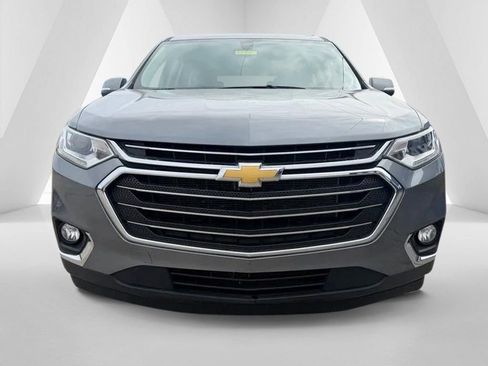 Used 2021 Chevrolet Traverse LT image 2