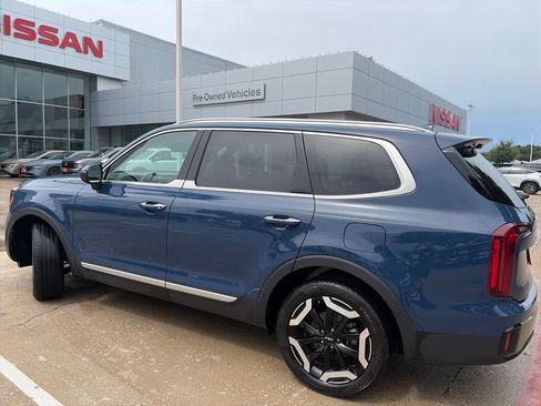 Used 2025 Kia Telluride S FWD image 5