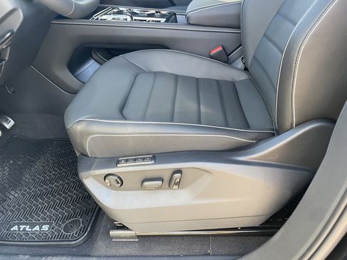 New 2026 Volkswagen Atlas Cross Sport SEL R-Line image 17