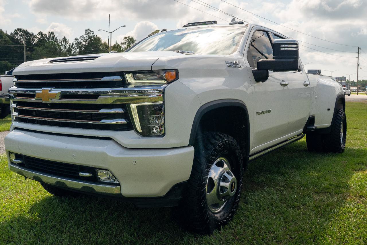 Used 2022 Chevrolet Silverado 3500 High Country w/ Safety Package II AWD/4WD image 2