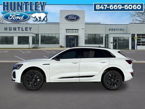 Used 2024 Audi Q8 e-tron Prestige image 7