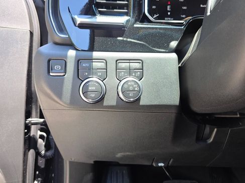 Used 2025 GMC Sierra 3500 SLT w/ SLT Convenience Package AWD/4WD image 26