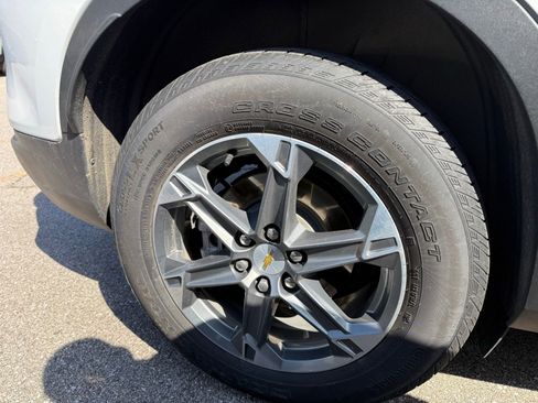 Used 2025 Chevrolet Blazer LT AWD/4WD image 9