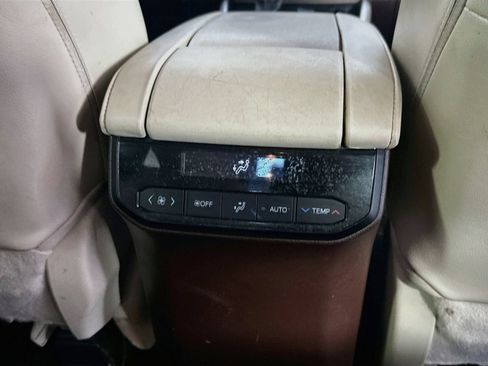 Used 2021 Toyota Highlander XLE FWD image 23