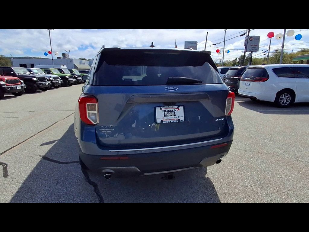 Used 2021 Ford Explorer XLT w/ Equipment Group 202A AWD/4WD image 7